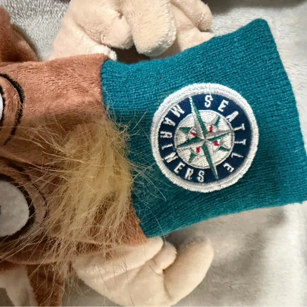 Forever Collectibles Mariner Moose mittens